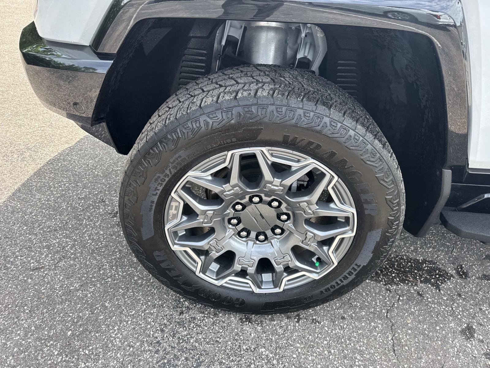 Used 2025 GMC Hummer EV 3X AWD/4WD image 10