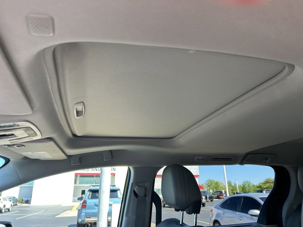 Used 2021 Toyota Sienna XLE image 5