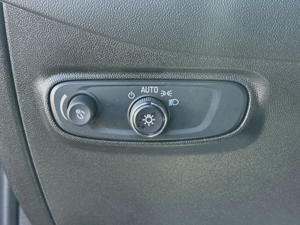 Used 2022 Chevrolet Equinox LT FWD image 10