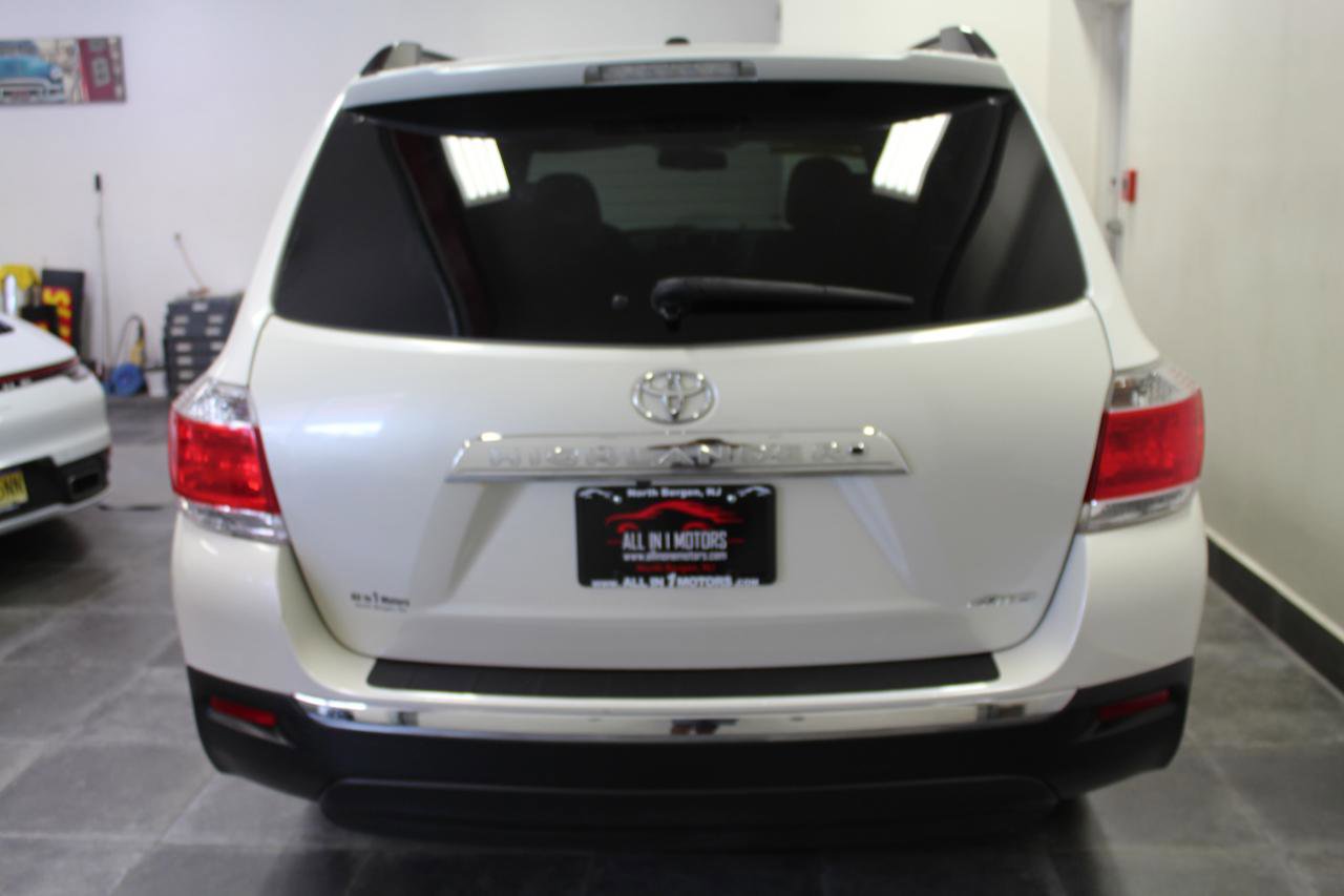 Used 2012 Toyota Highlander SE w/ Tow Pkg AWD/4WD image 5