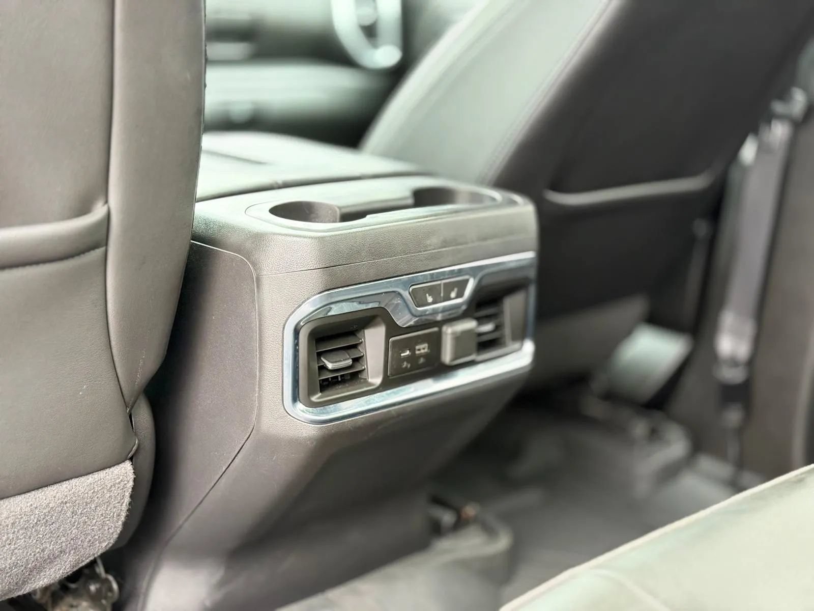 Used 2020 Chevrolet Silverado 1500 High Country w/ Technology Package AWD/4WD image 24