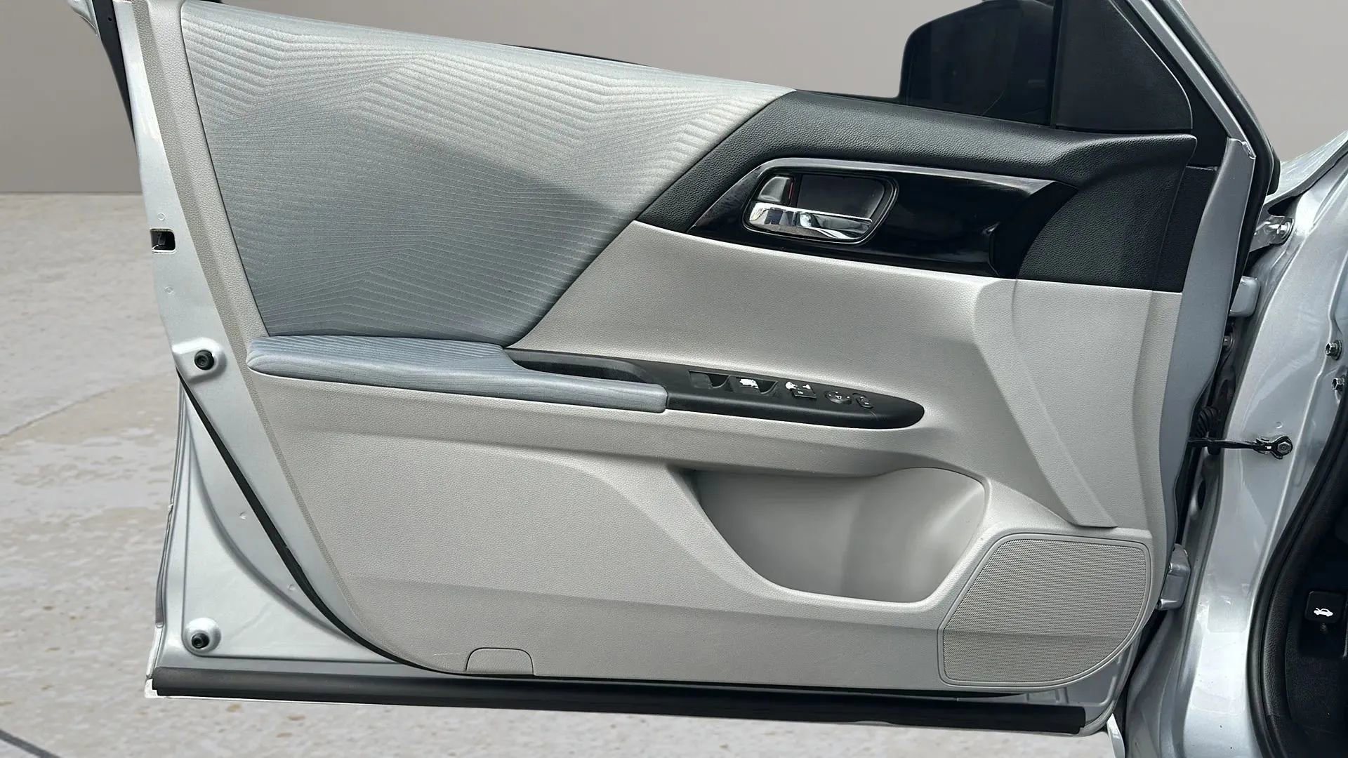 Used 2017 Honda Accord LX image 17