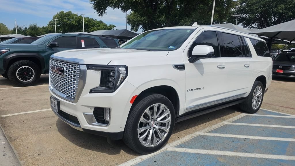 Used 2024 GMC Yukon XL Denali w/ Advanced Technology Package AWD/4WD image 11