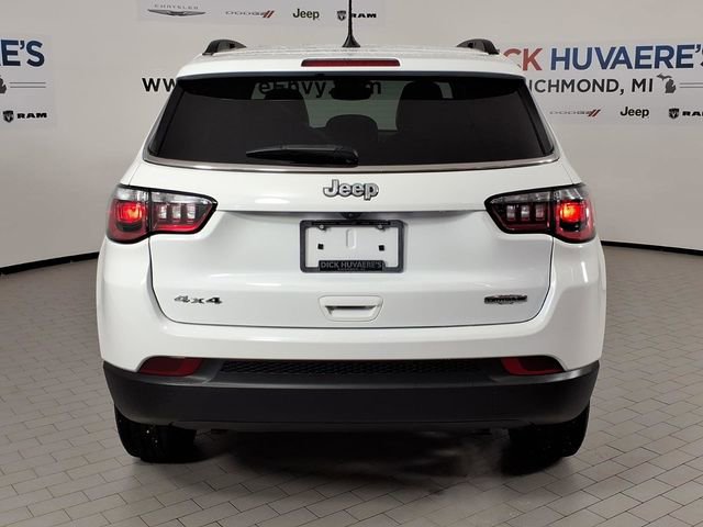 Used 2023 Jeep Compass Latitude image 5