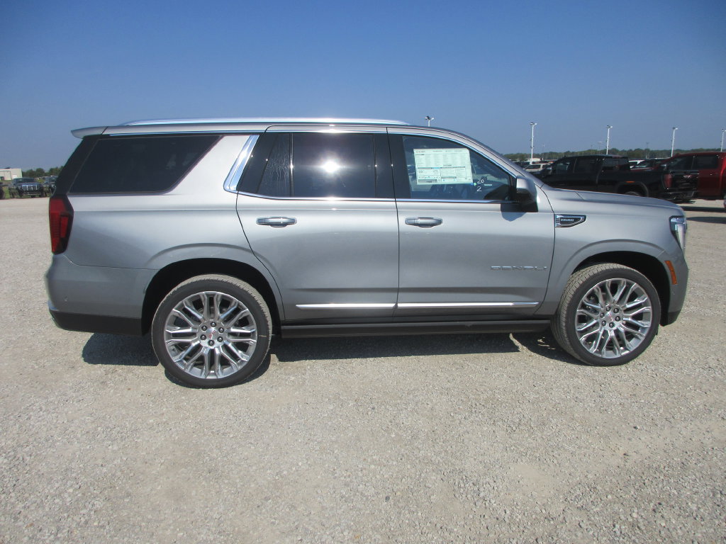New 2026 GMC Yukon Denali w/ Denali Reserve Package AWD/4WD image 3