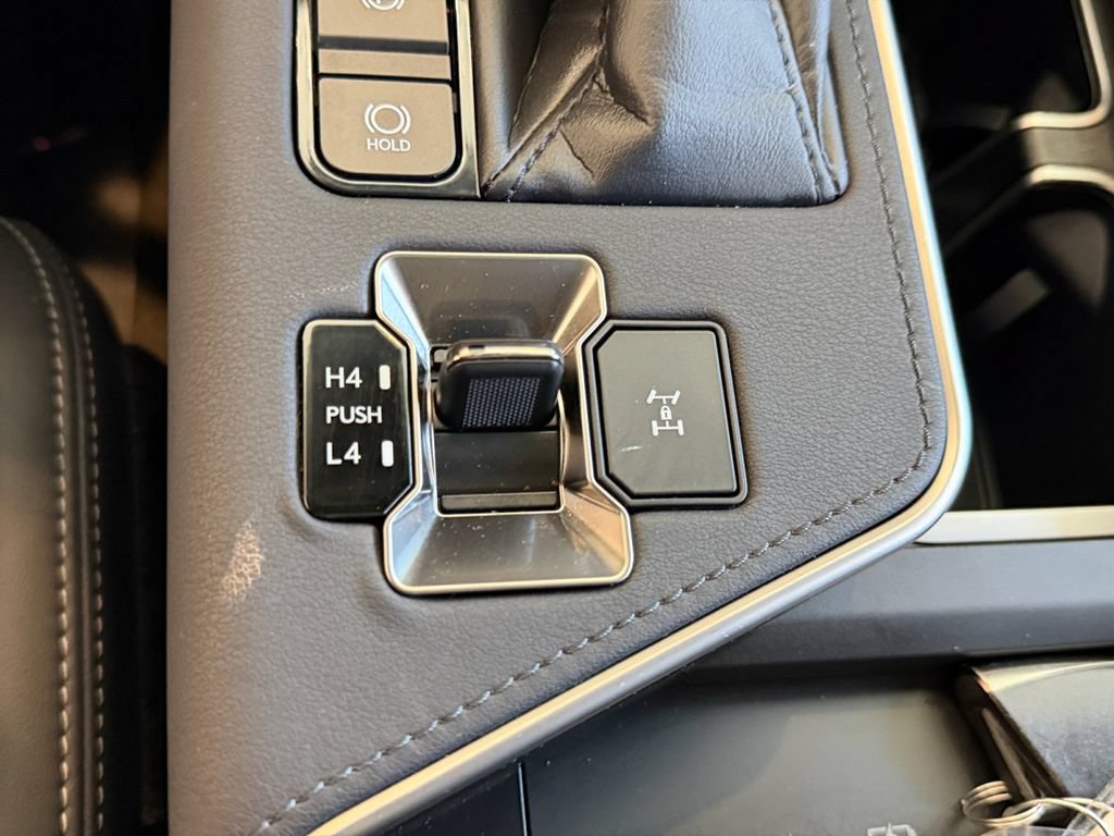 Used 2024 Lexus GX 550 w/ Accessory Package (2T) AWD/4WD image 33