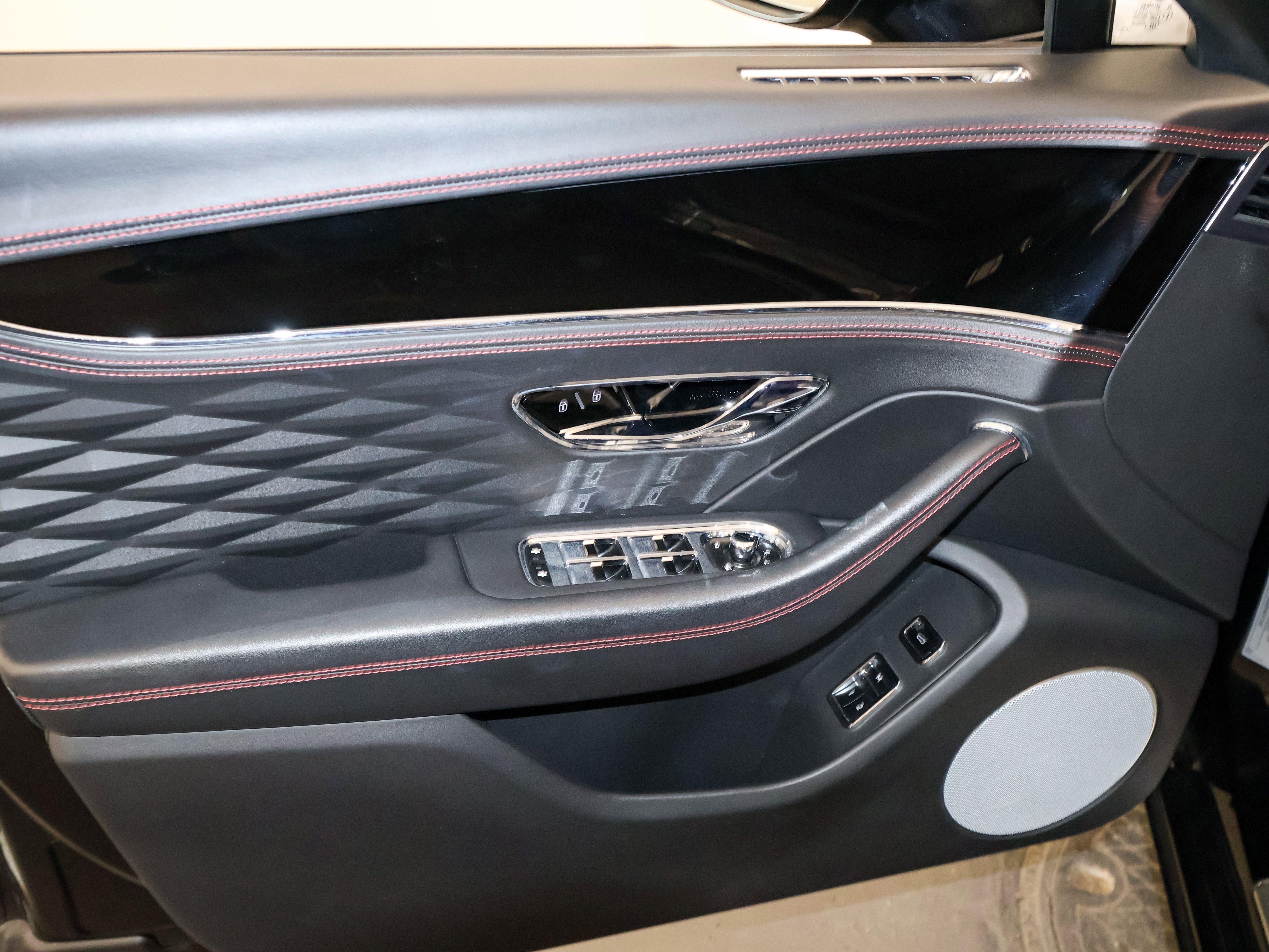 Used 2022 Bentley Flying Spur V8 image 18