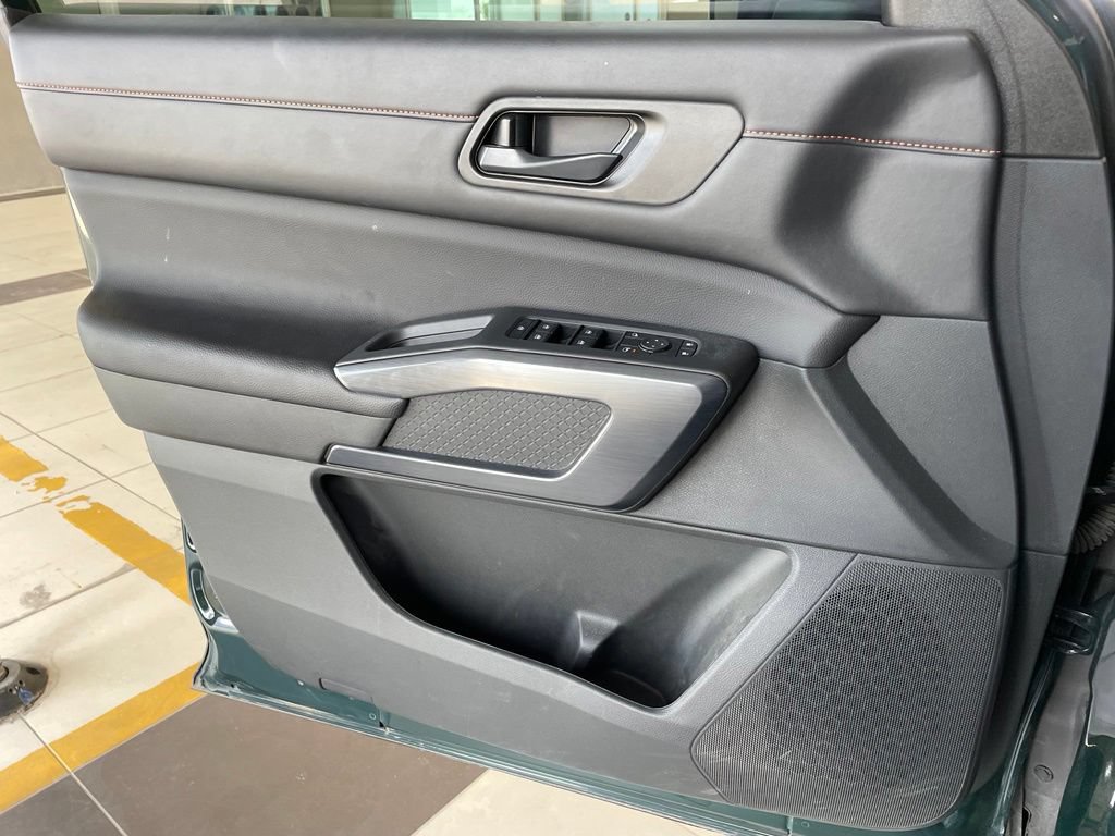 Certified 2025 Nissan Pathfinder Rock Creek AWD/4WD image 9