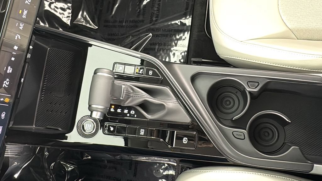 New 2025 Kia Niro EX image 28