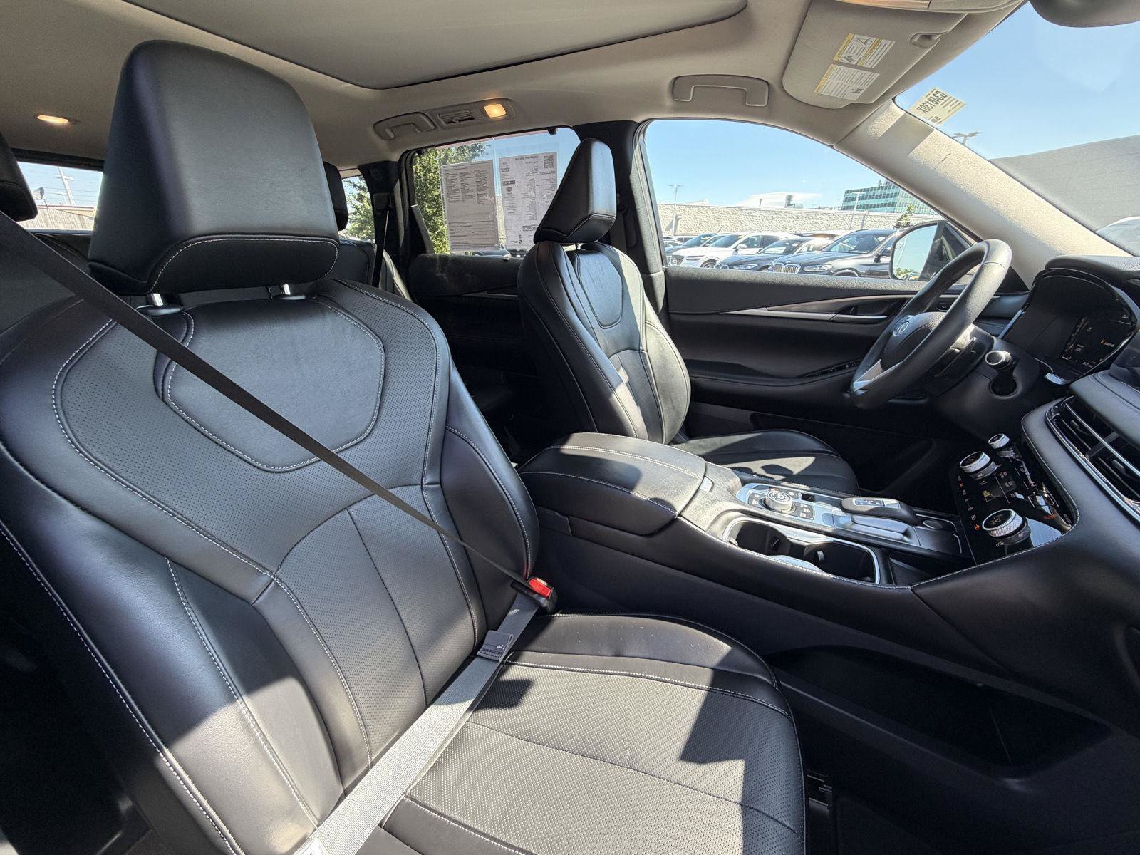 Used 2023 INFINITI QX60 Luxe w/ Cargo Package AWD/4WD image 12