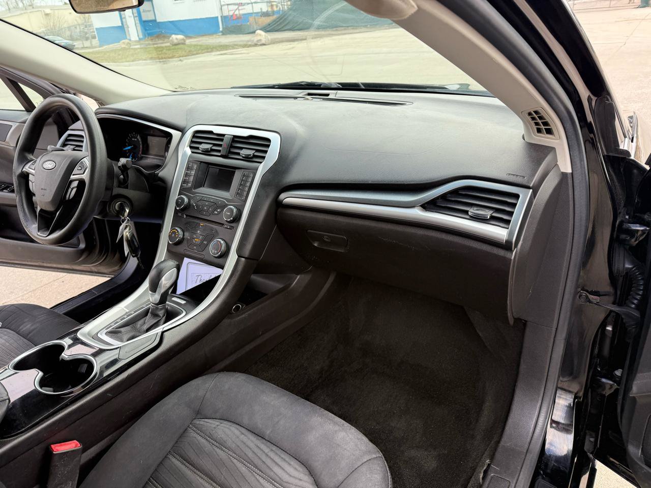Used 2016 Ford Fusion SE FWD image 19