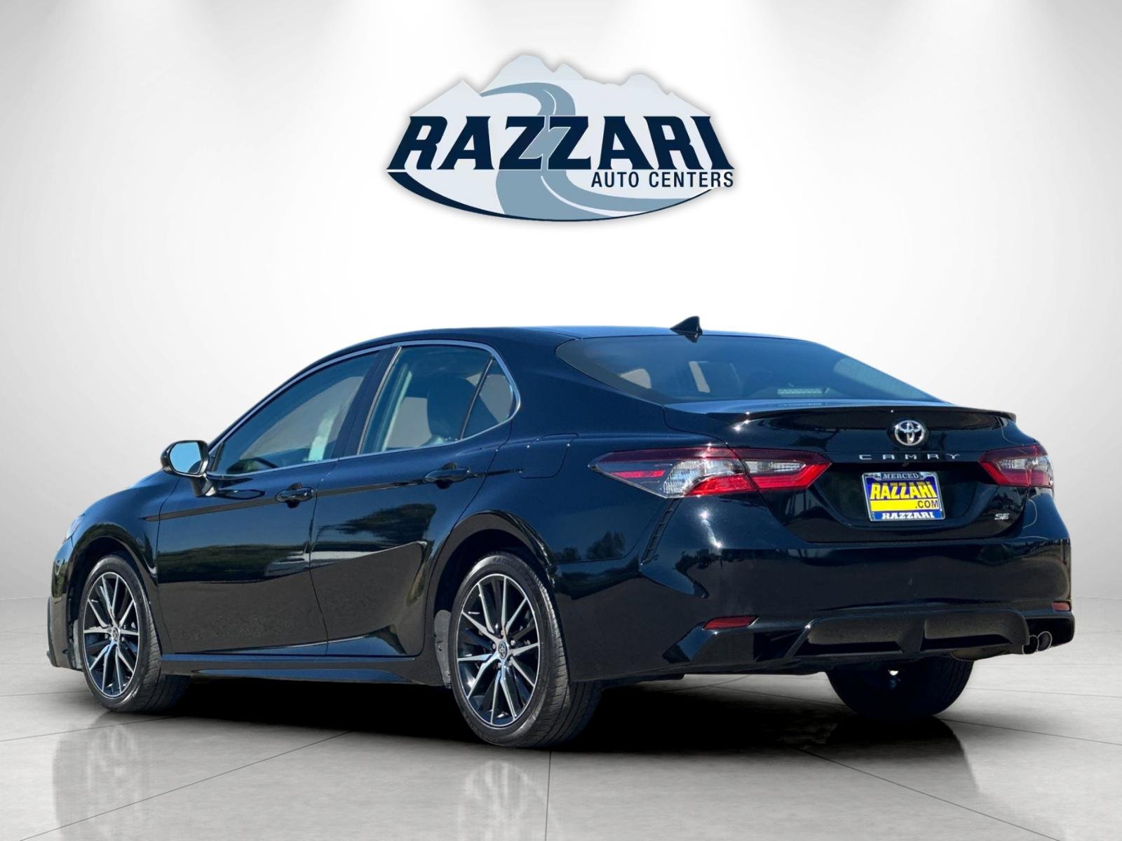 Used 2023 Toyota Camry SE image 5
