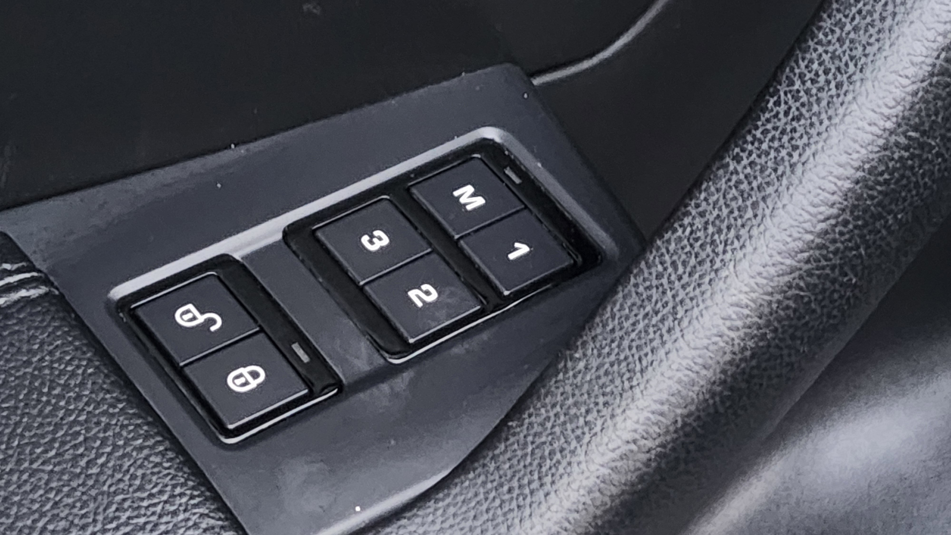 Used 2020 Jaguar F-PACE Premium image 21