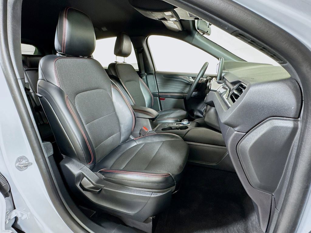Used 2025 Ford Escape ST-Line image 24