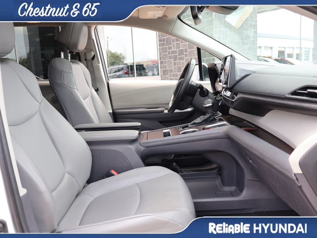 Used 2022 Toyota Sienna XLE w/ XLE Plus Package FWD image 10