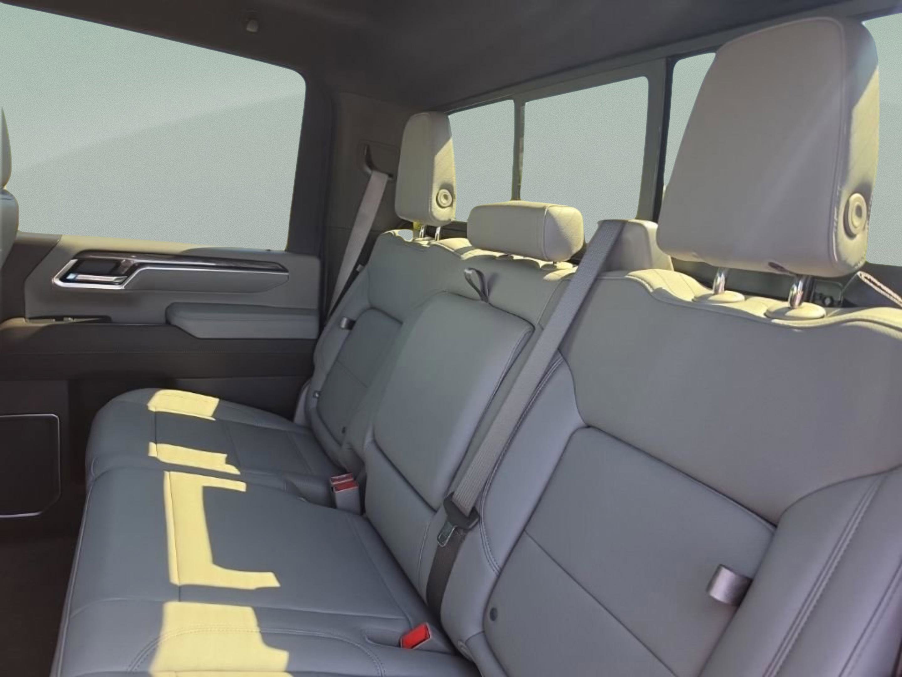 Used 2026 Chevrolet Silverado 3500 LTZ w/ LTZ Convenience Package AWD/4WD image 28