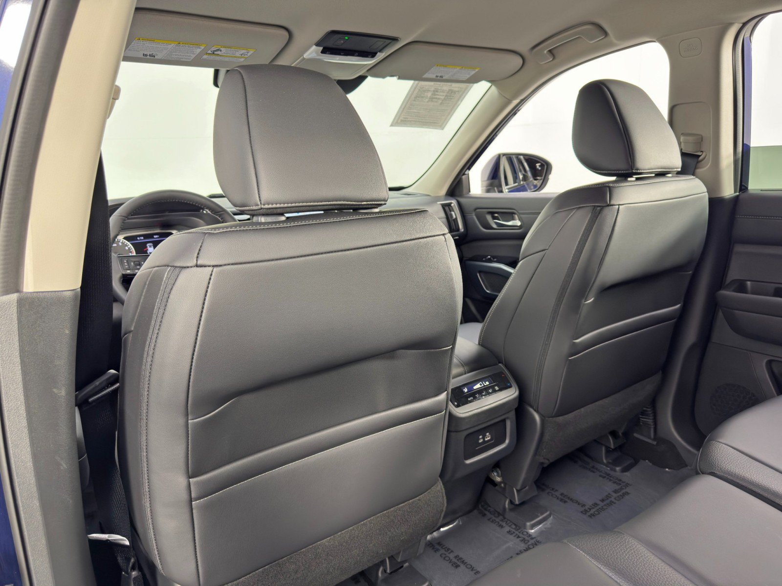 Used 2025 Nissan Pathfinder SL AWD/4WD image 32