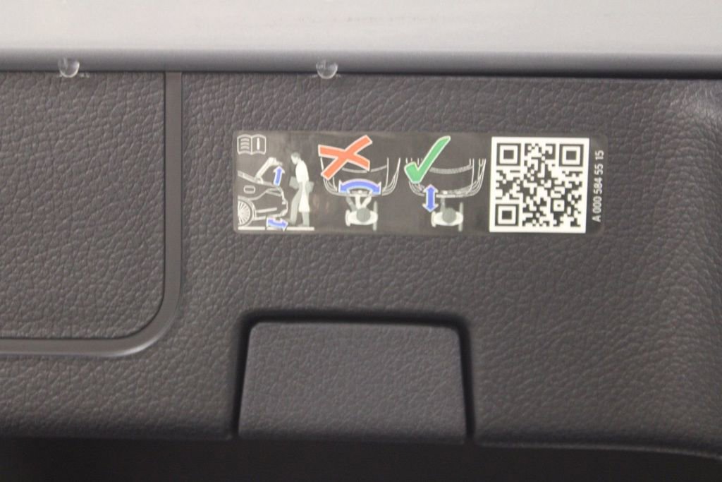 Used 2025 Mercedes-Benz CLA 35 AMG 4MATIC image 35