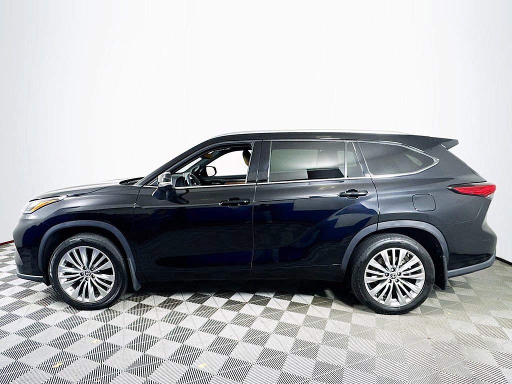 Used 2023 Toyota Highlander Platinum image 4