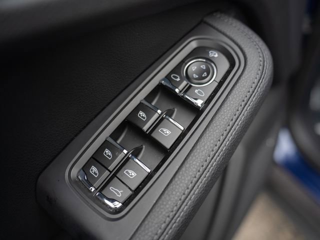 Certified 2026 Porsche Macan AWD/4WD image 16
