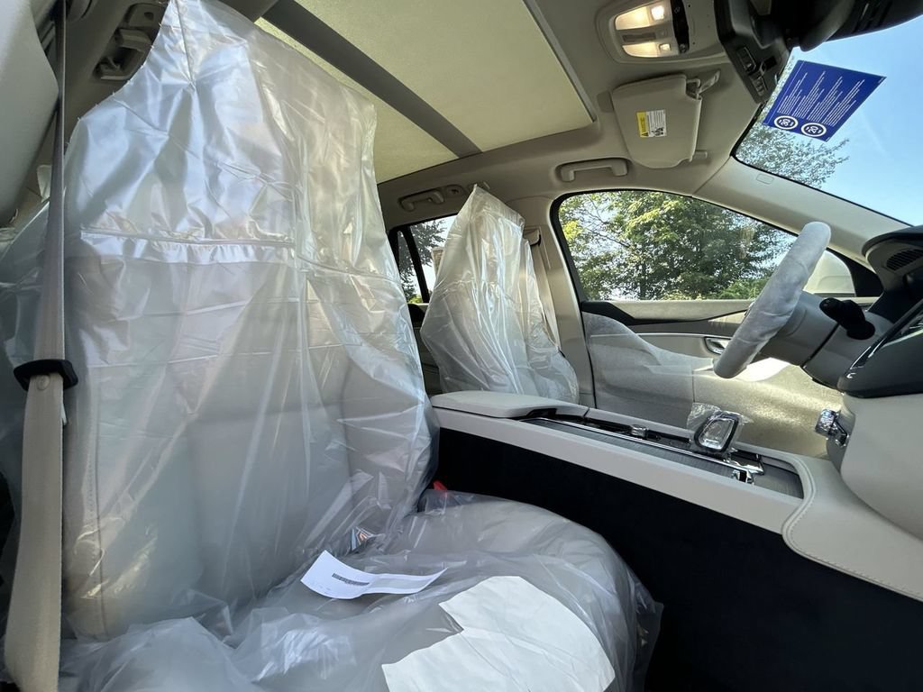 Used 2024 Volvo XC90 B6 Plus w/ Protection Package Premier AWD/4WD image 16