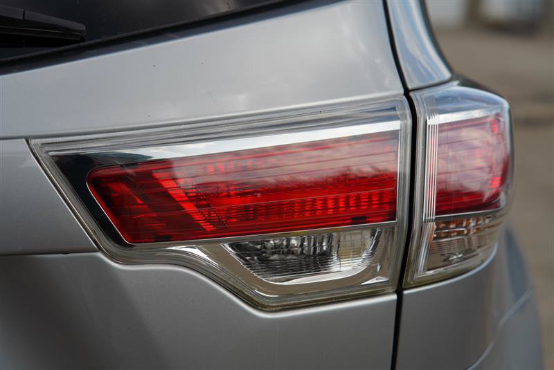 Used 2016 Toyota Highlander Limited AWD/4WD image 39