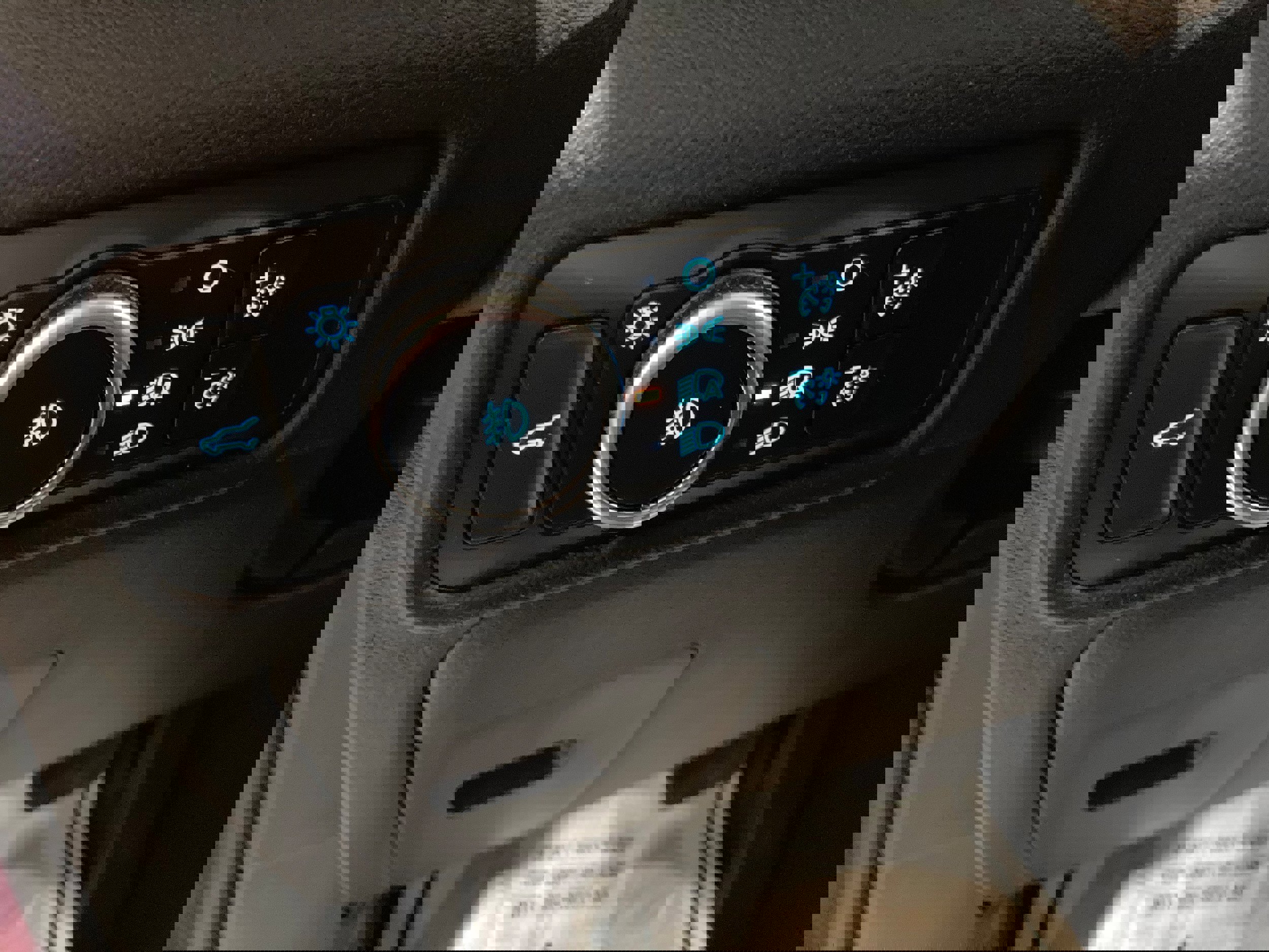 Used 2023 Ford Explorer XLT w/ Equipment Group 202A image 22