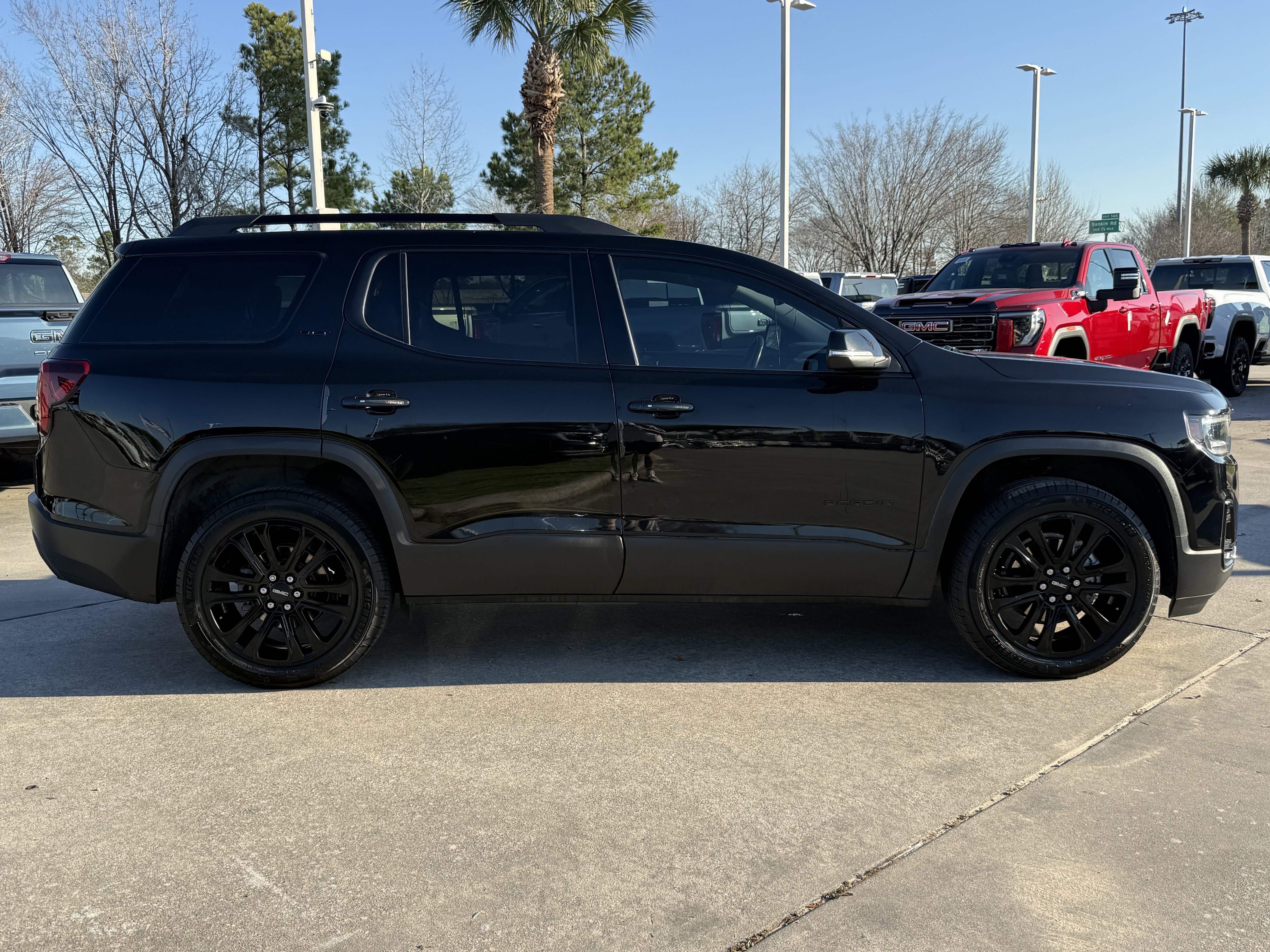 Used 2022 GMC Acadia SLT w/ Elevation Edition image 3