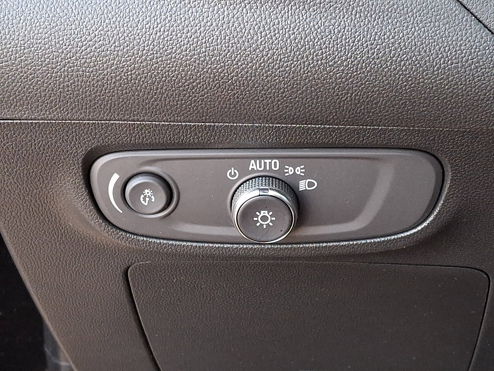 Certified 2024 Buick Encore GX Preferred FWD image 26