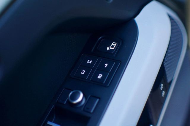 Used 2020 Land Rover Defender 110 SE image 37