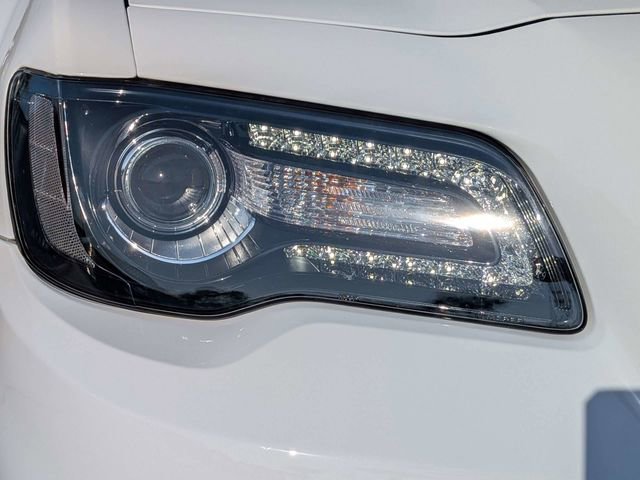 Certified 2023 Chrysler 300 C RWD image 9