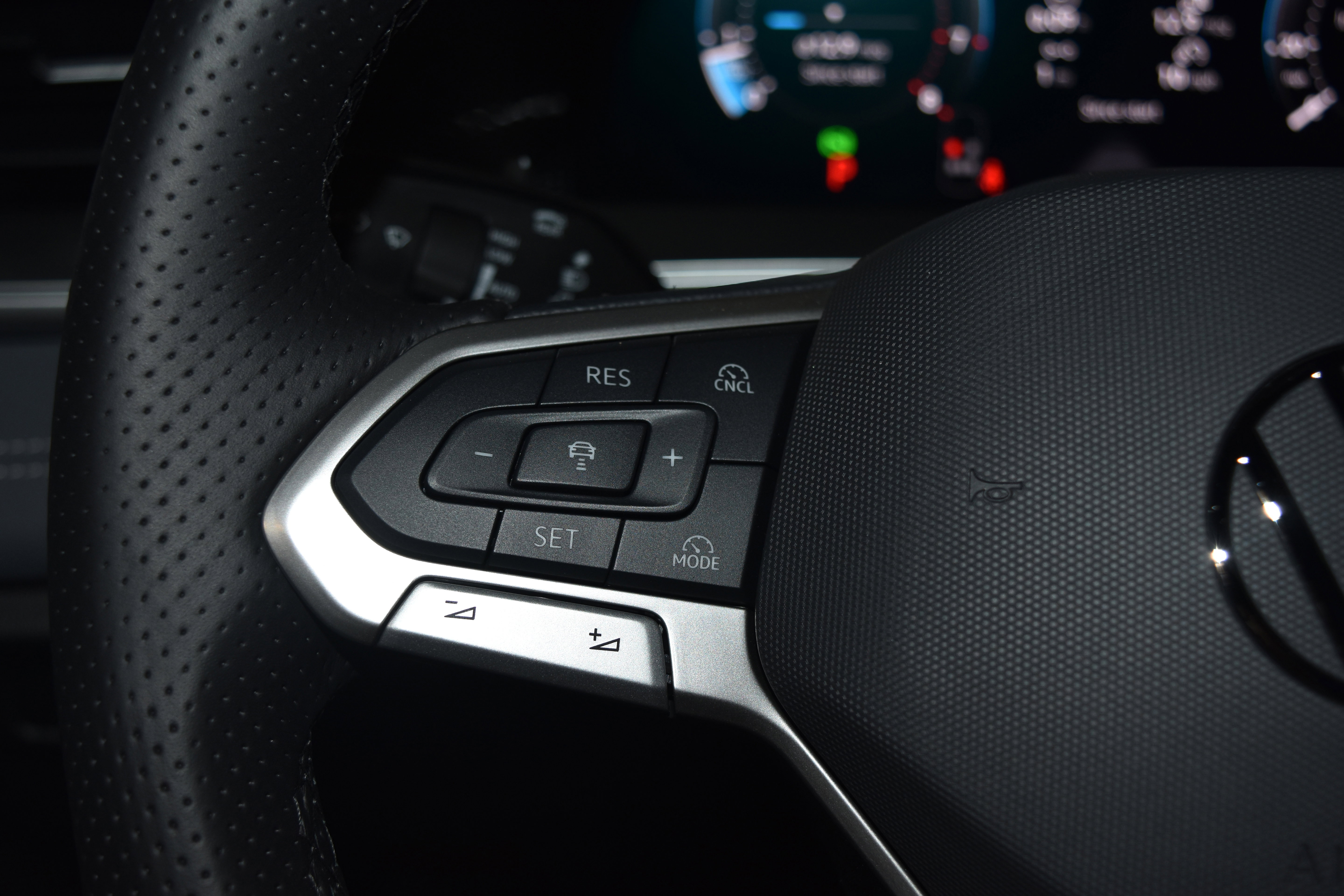 New 2026 Volkswagen Tiguan SE R-Line image 7