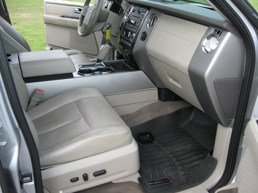 Used 2013 Ford Expedition Limited RWD image 37
