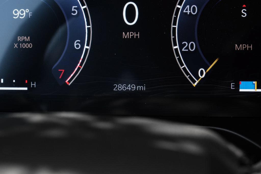Used 2023 Jeep Grand Cherokee Limited w/ Luxury Tech Group II AWD/4WD image 3
