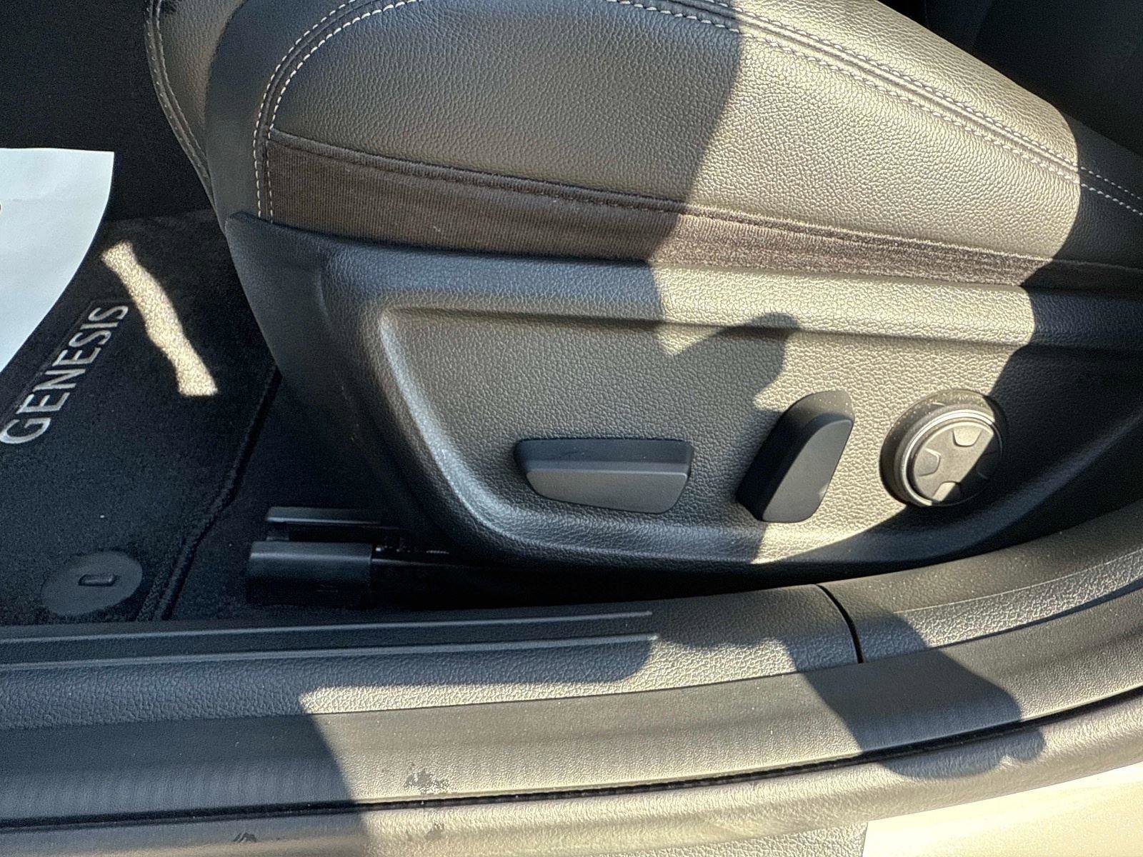 Used 2025 Genesis G70 2.5T image 20