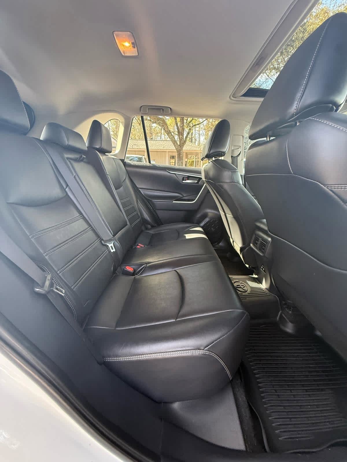 Used 2019 Toyota RAV4 XLE Premium image 13