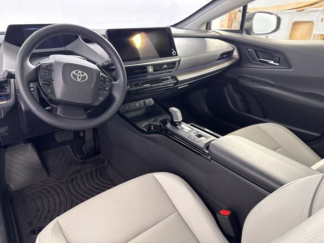 Used 2025 Toyota Prius XLE AWD/4WD image 11