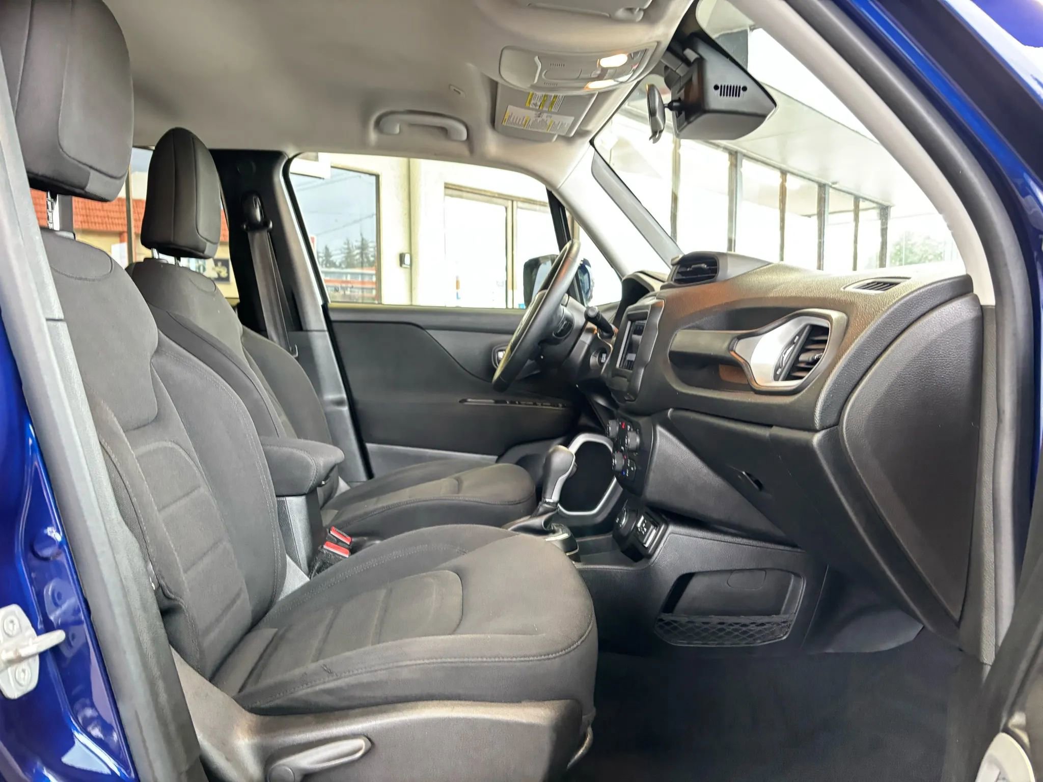 Used 2018 Jeep Renegade Latitude image 23