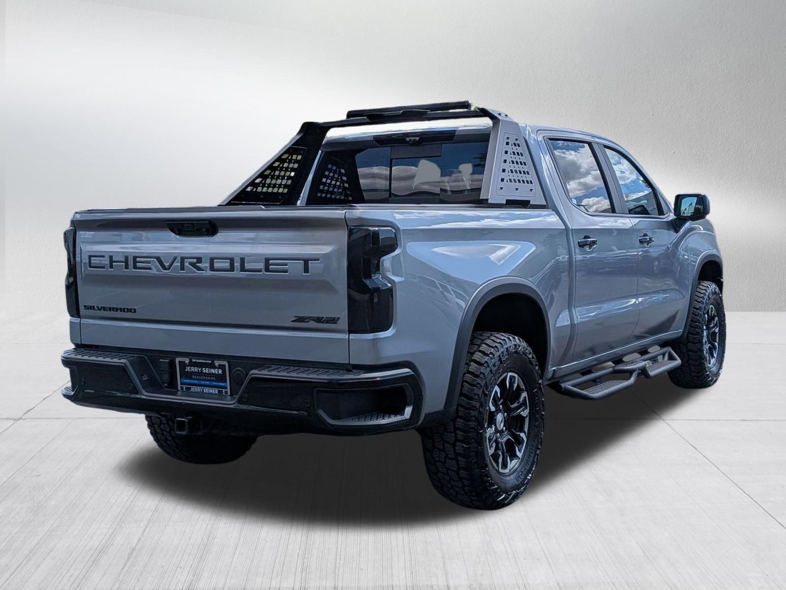 Used 2023 Chevrolet Silverado 1500 ZR2 w/ Technology Package AWD/4WD image 5