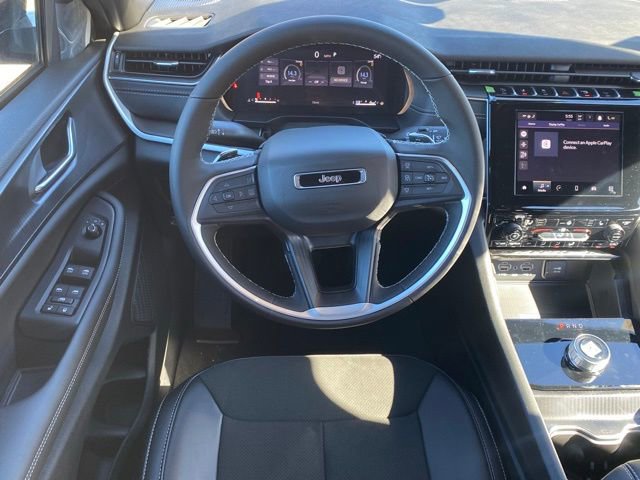 New 2025 Jeep Grand Cherokee Altitude AWD/4WD image 36