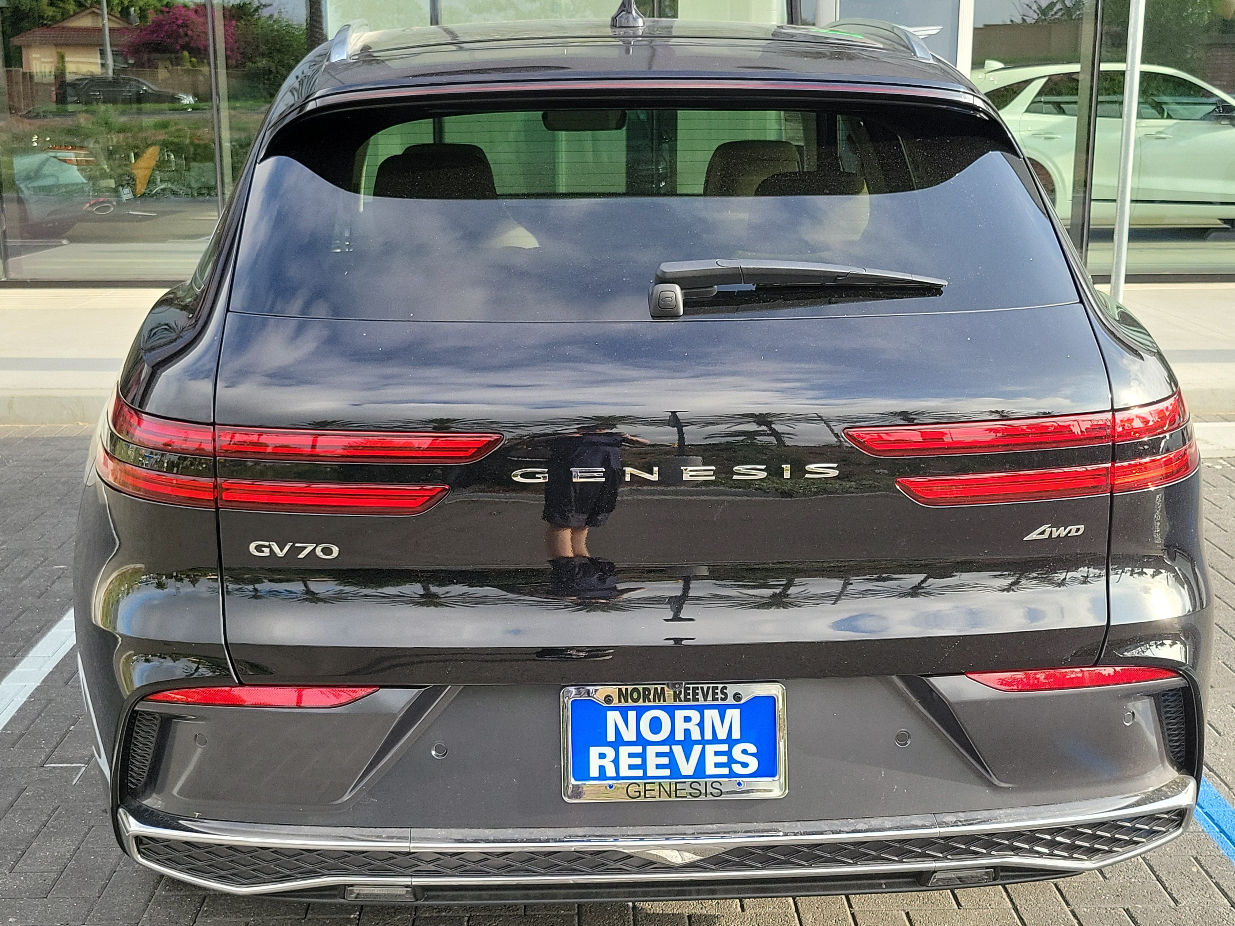 Certified 2024 Genesis GV70 2.5T w/ Select Package AWD/4WD image 4