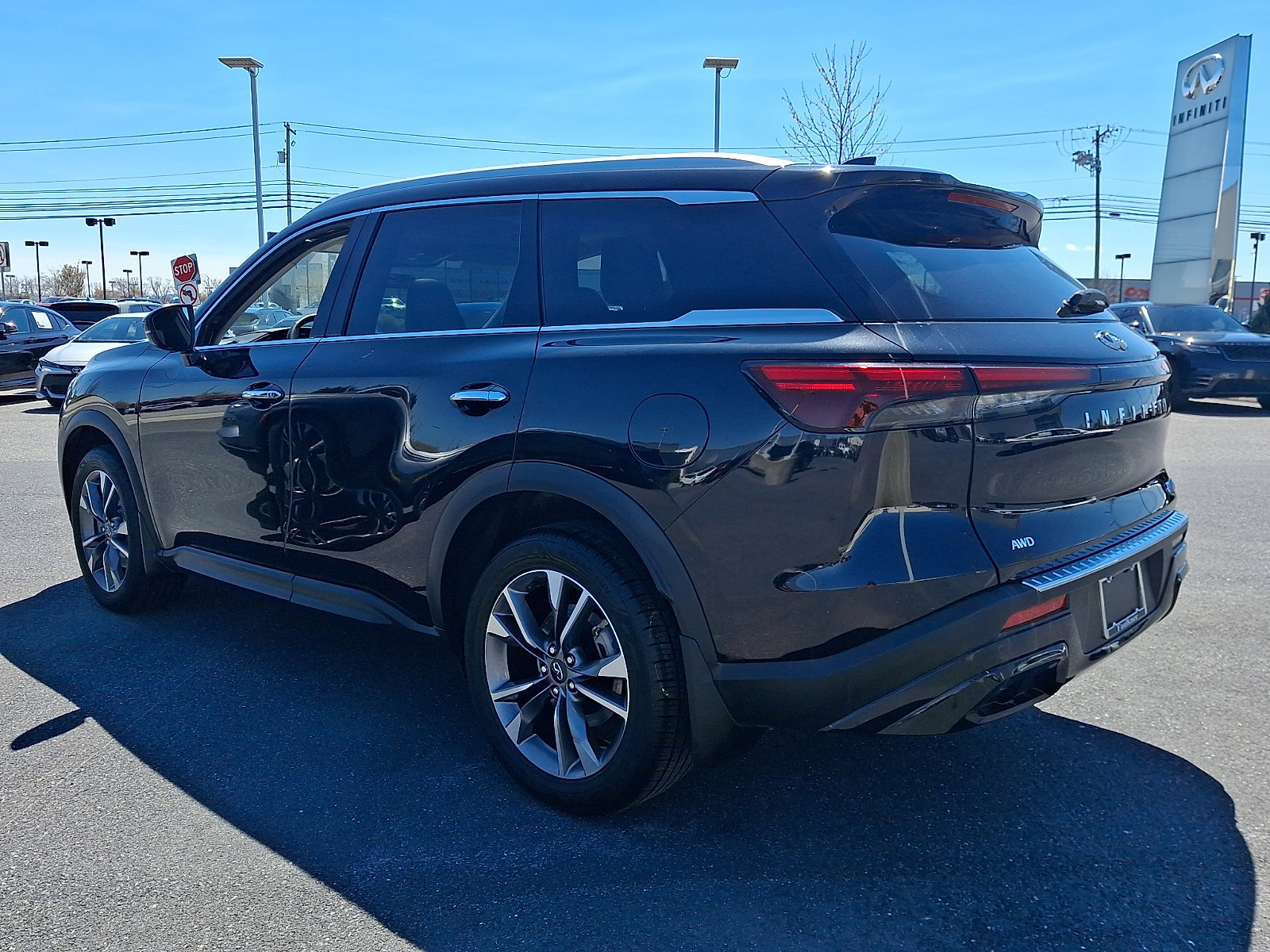 Certified 2023 INFINITI QX60 Luxe w/ Cargo Package AWD/4WD image 4