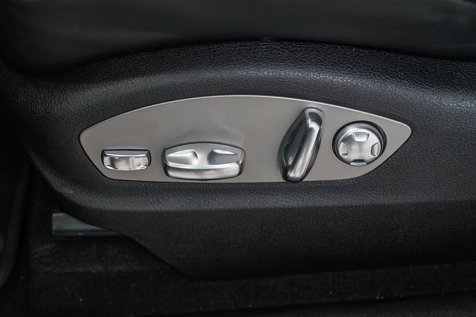 Certified 2026 Porsche Macan AWD/4WD image 26