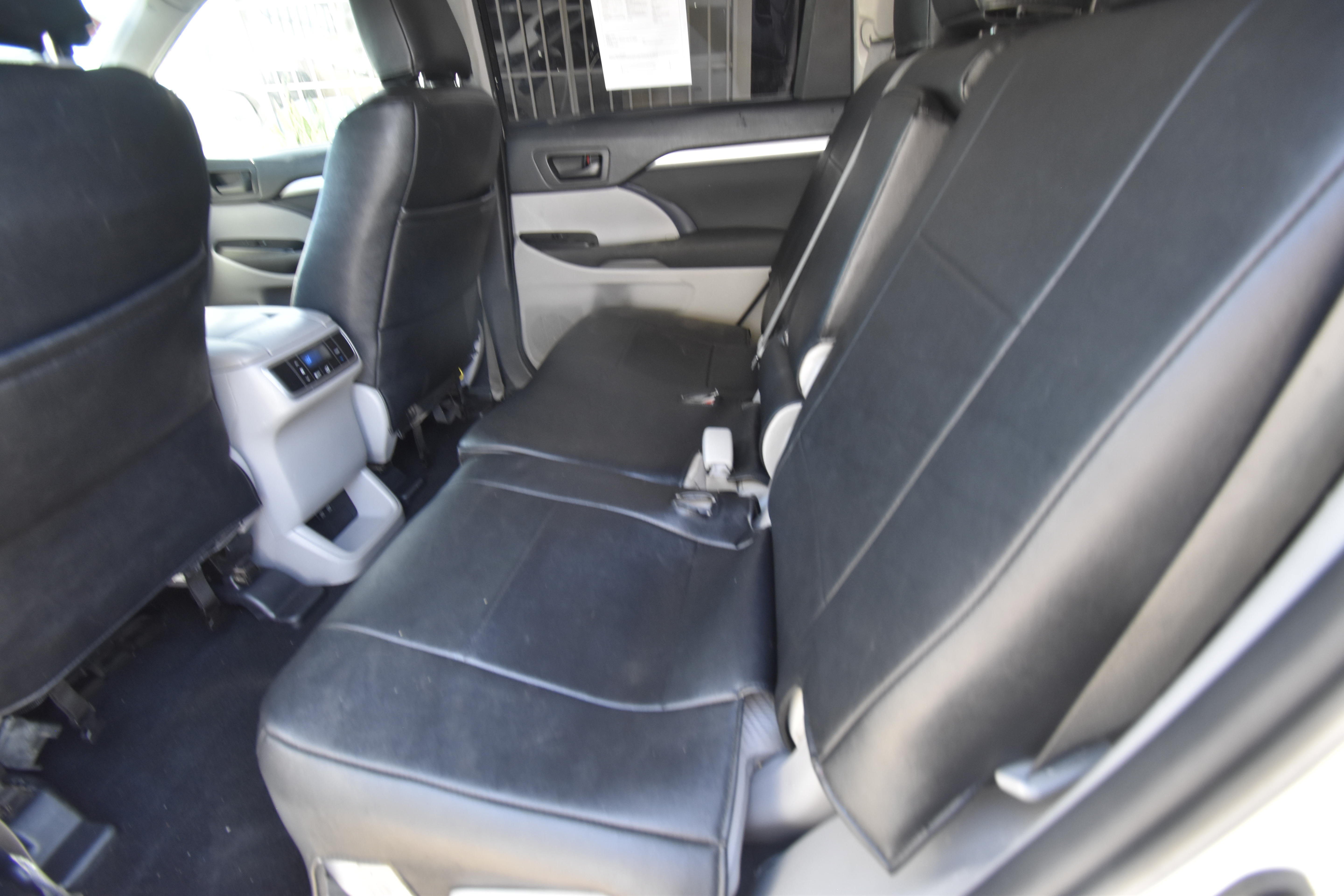 Used 2019 Toyota Highlander LE FWD image 9