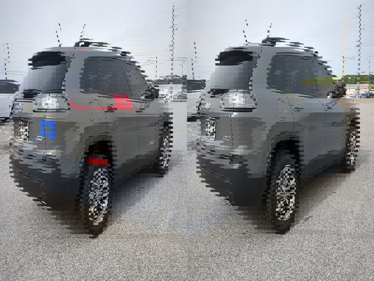 Used 2022 Jeep Cherokee Latitude Lux w/ Sun & Sound Group image 3