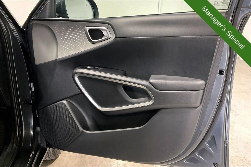 Used 2025 Kia Soul LX w/ LX Technology Package FWD image 22