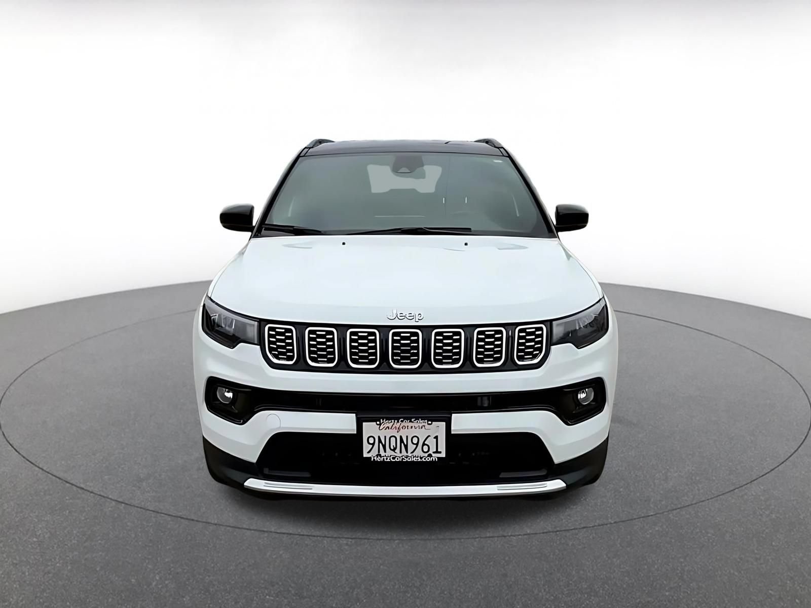 Used 2025 Jeep Compass Limited AWD/4WD image 4