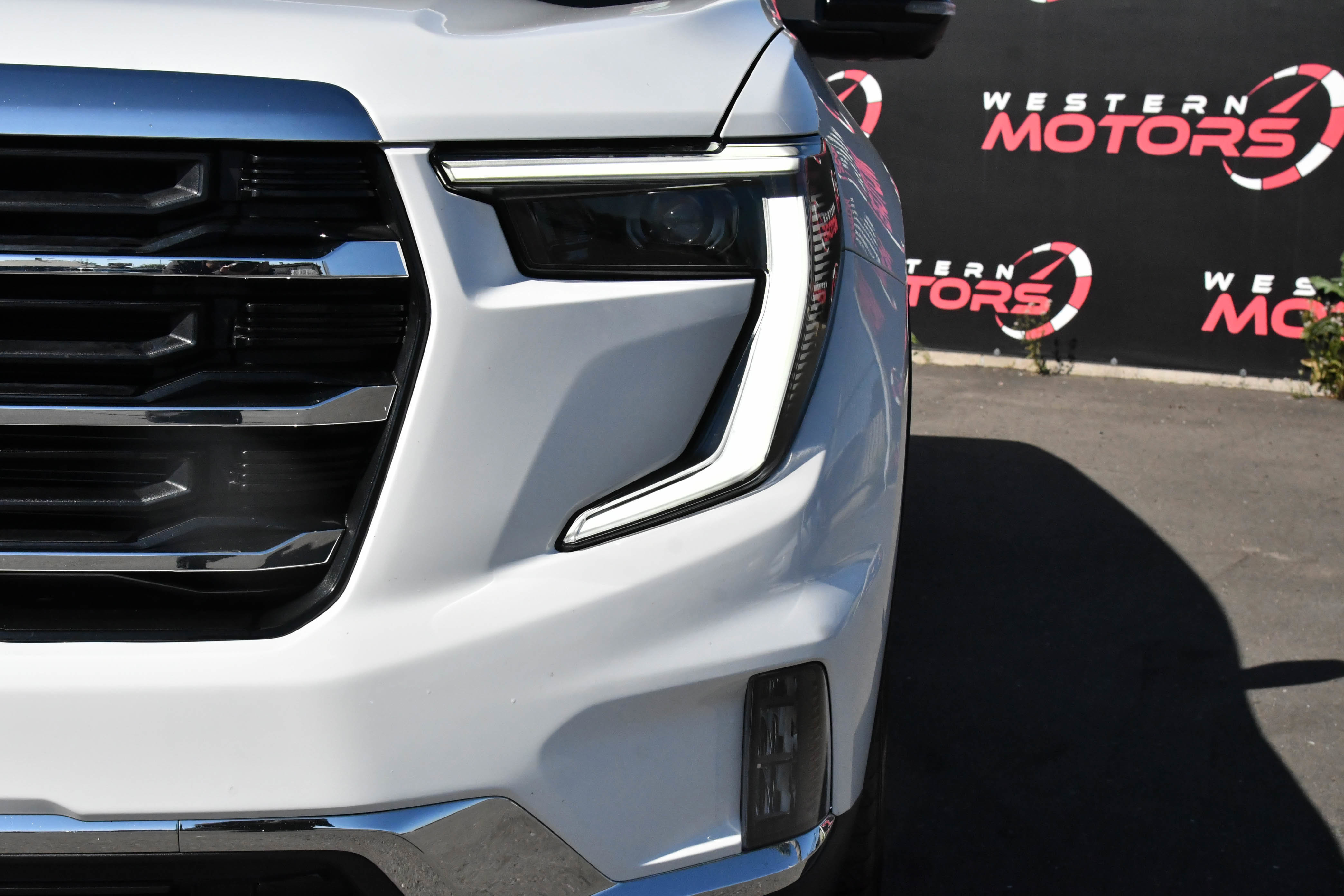 Used 2024 GMC Acadia Elevation image 11