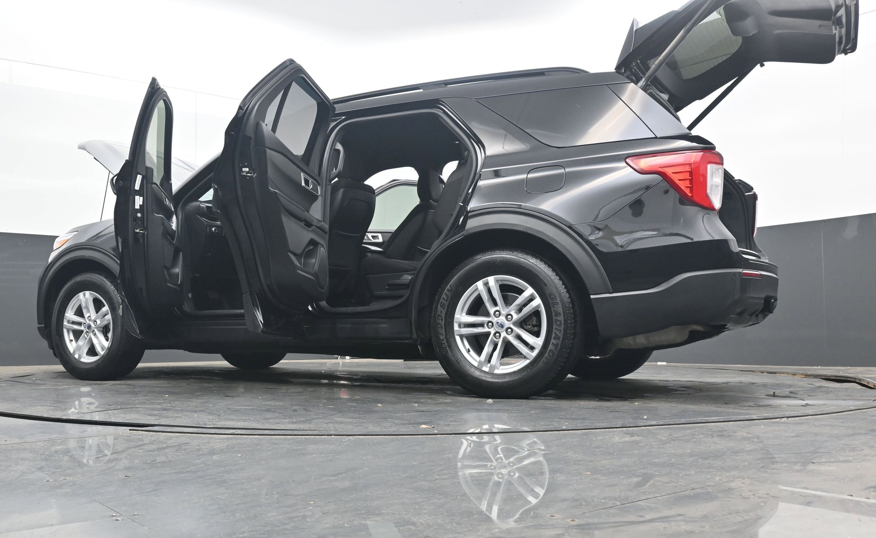 Used 2020 Ford Explorer XLT w/ Class III Trailer Tow Package image 46