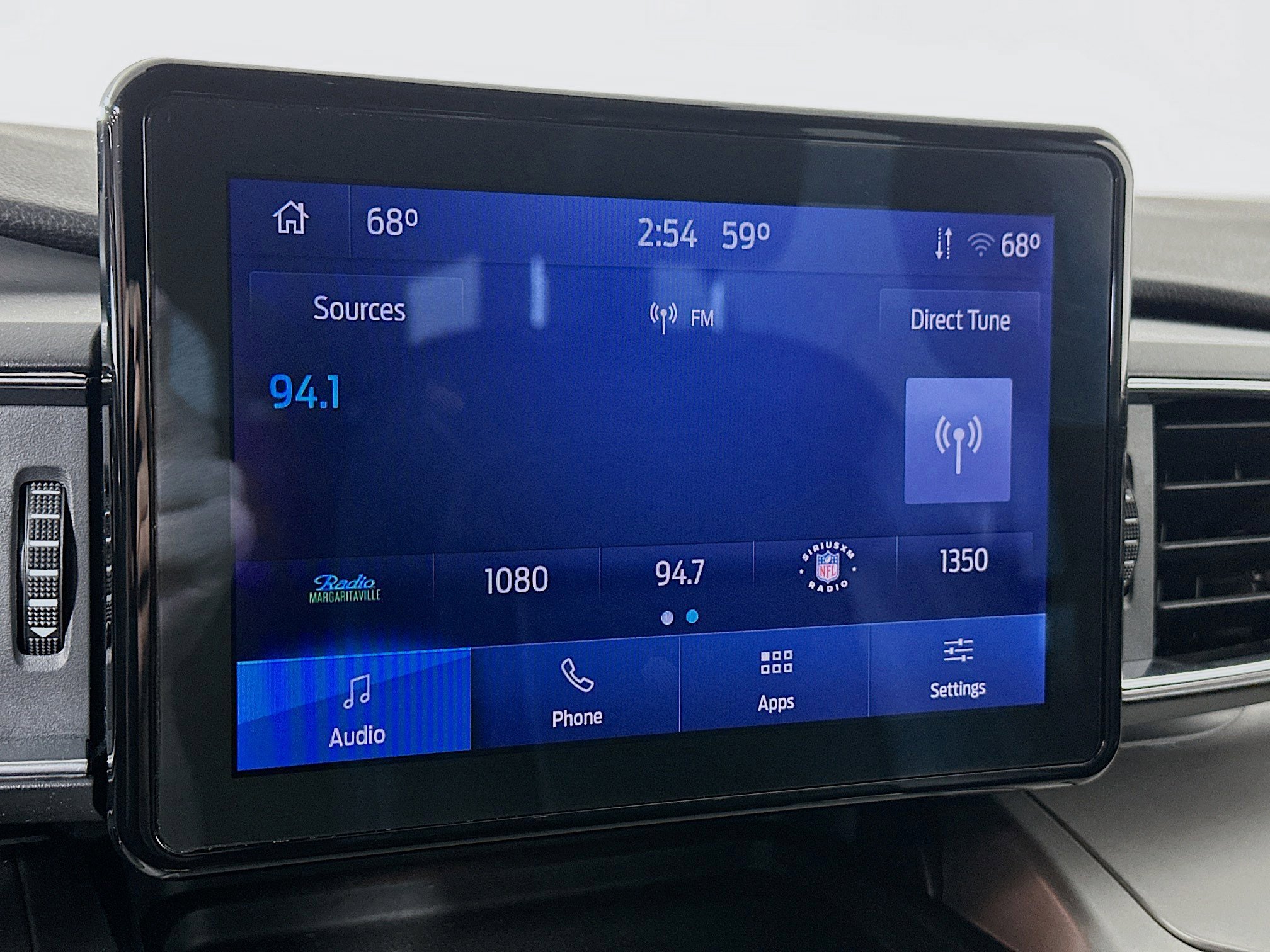 Used 2022 Ford Explorer XLT w/ Equipment Group 202A image 14